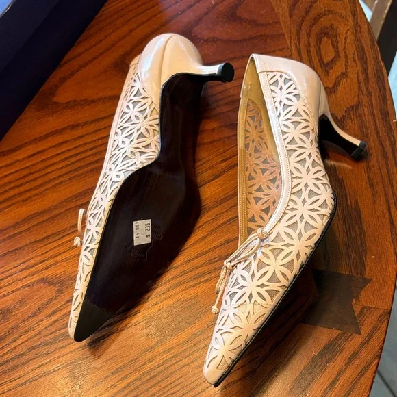 Vintage Stuart Weitzman Women's Beige Floral Heels